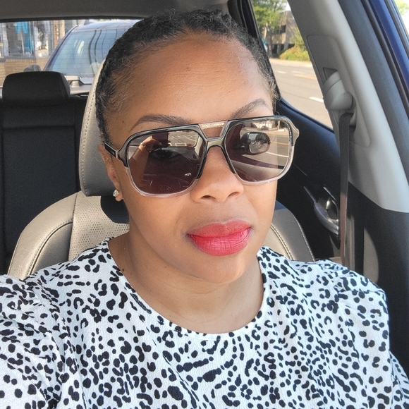 Meet your Posher, Sharonna - Picture 2 of 3